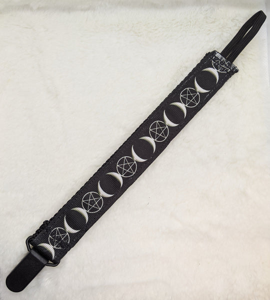 Heavy duty pacifier clip